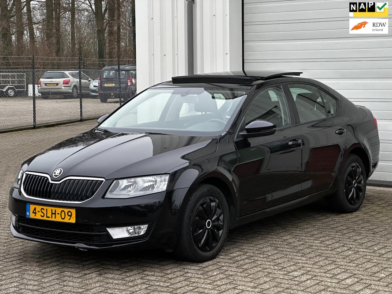 Skoda Octavia - 1.4 TSI Greentech Ambition 1.4 TSI Greentech Ambition, Navi, Panodak, Cruise ! - AutoWereld.nl