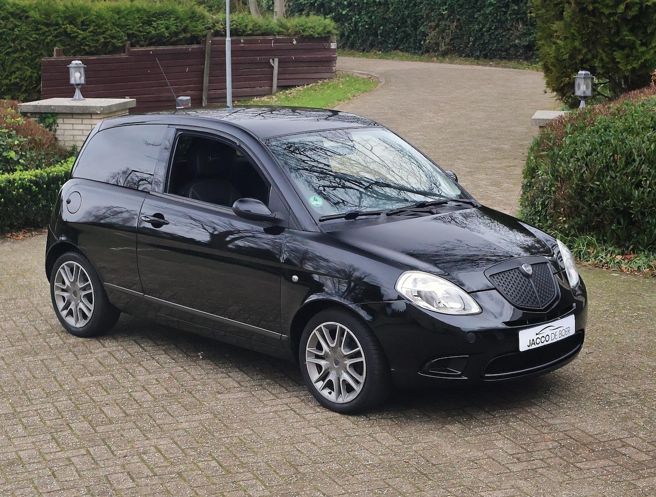 Lancia Y(psilon) - Ypsilon 1.4-16V Sport MOMO-DESIGN - AutoWereld.nl