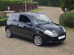 Lancia Y(psilon) - Ypsilon 1.4-16V Sport MOMO-DESIGN