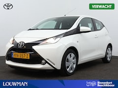 Toyota Aygo - 1.0 VVT-i x-play | Navigatie | Camera | Airco |