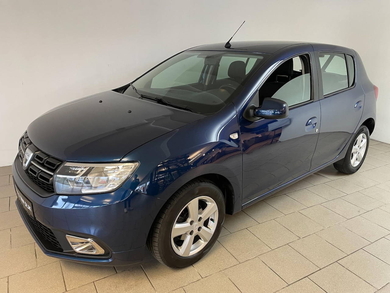 Dacia Sandero - 0.9 TCe Bi-Fuel Laureate AIRCO NAVI BLUETOOTH 5DRS VELGEN ELEK RAMEN CENT VERG ZEER NETTE - AutoWereld.nl