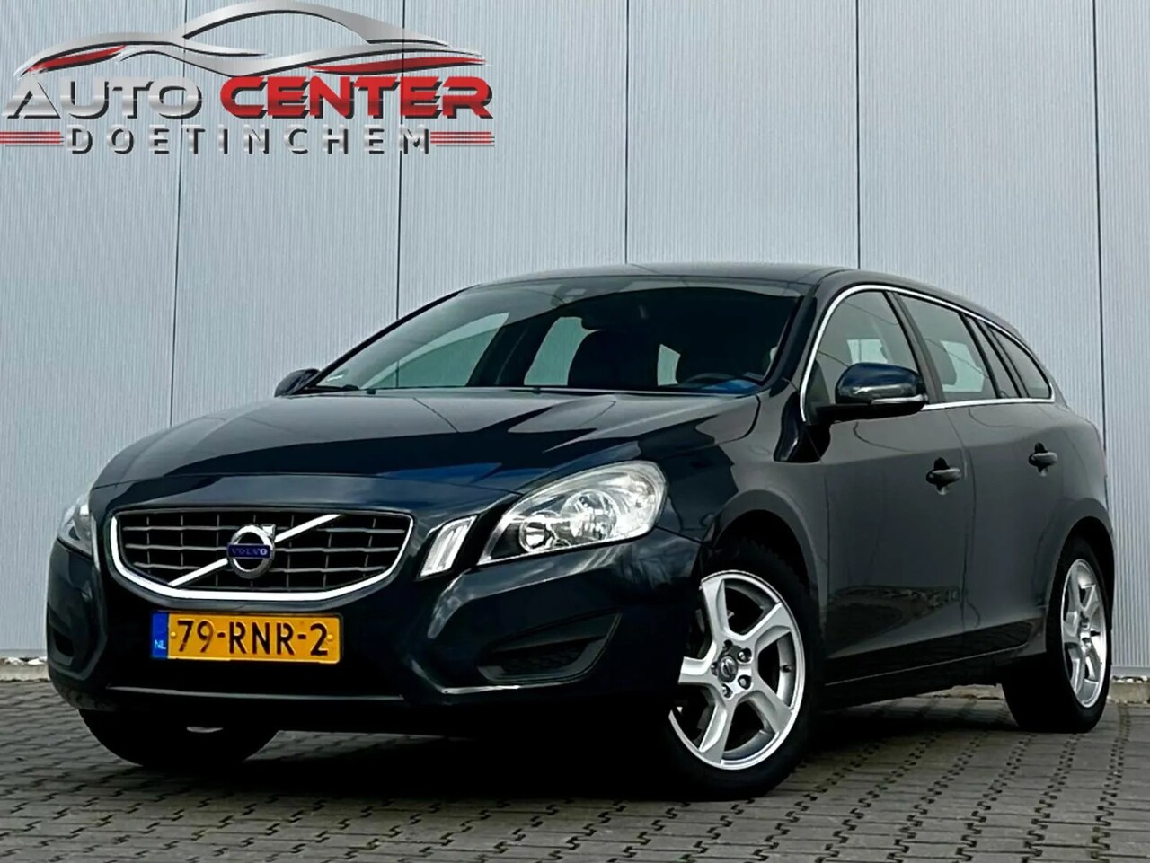 Volvo V60 - 1.6 T3 Momentum Navi|Airco|Trekhaak - AutoWereld.nl