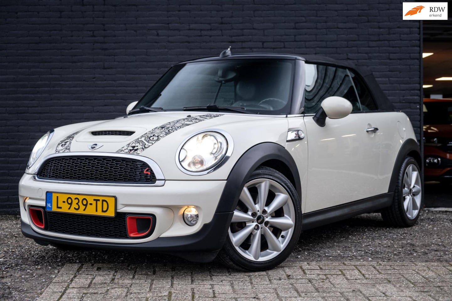 MINI Cabrio - Mini 1.6 Cooper S | Navi | Leer | Xenon | PDC - AutoWereld.nl