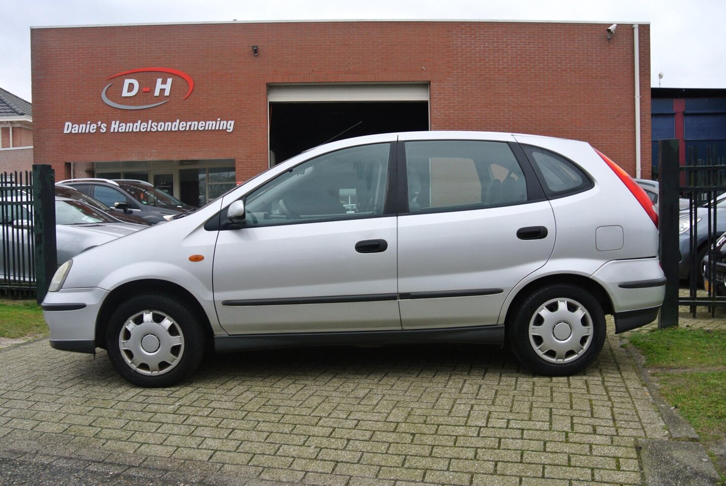 Nissan Almera Tino - 1.8 Visia airco inruil mogelijk nap - AutoWereld.nl