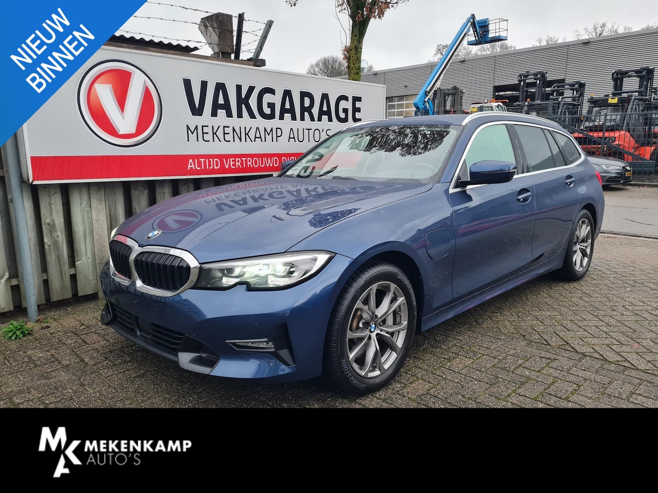 BMW 3-serie Touring - 330e 17"/Dodehoek/Adaptieve cruise/Sfeerverlichting/Stoelverwarming/PDC v+a/Sportstoelen/H - AutoWereld.nl