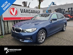 BMW 3-serie Touring - 330e Sport Line 17"/Dodehoek/Adaptieve cruise/Sfeerverlichting/Stoelverwarming/PDC v+a/Spo