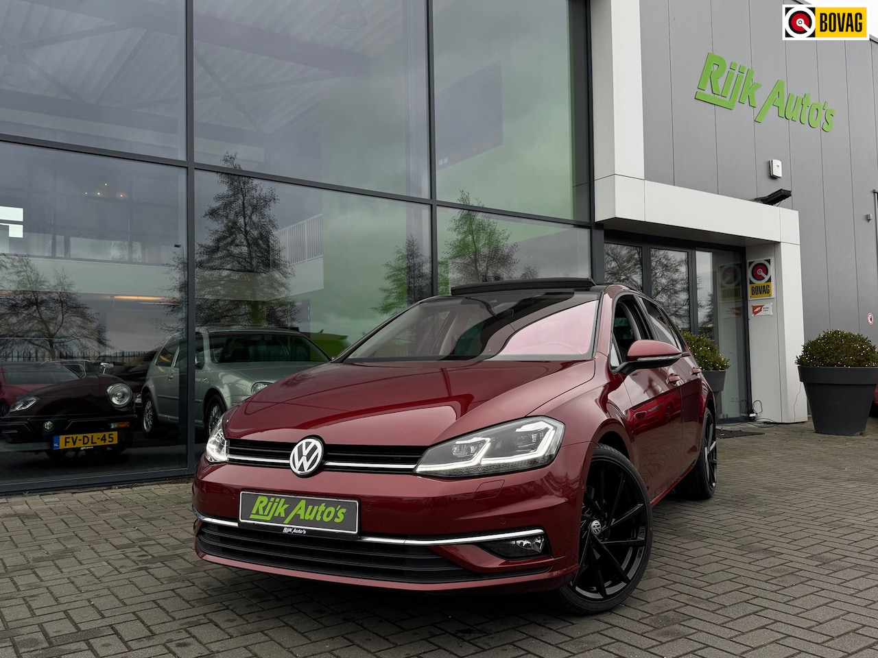 Volkswagen Golf - 1.5 TSI * Panoramadak * Virtual Cockpit * Camera* Massage * Led - AutoWereld.nl