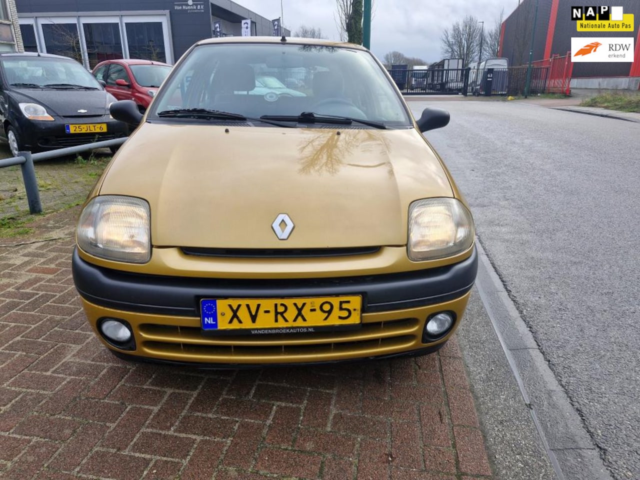 Renault Clio - 1.2 RN Bj.1999 Kmst.261436 met Apk tot 07-04-2025 - AutoWereld.nl