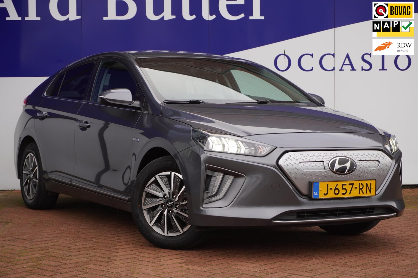 Hyundai IONIQ - Comfort EV 38 kWh+LED+breed-Navigatie+Camera=INCL-BTW= OKT-2020 = 330KM RIJBEREIK !! - AutoWereld.nl