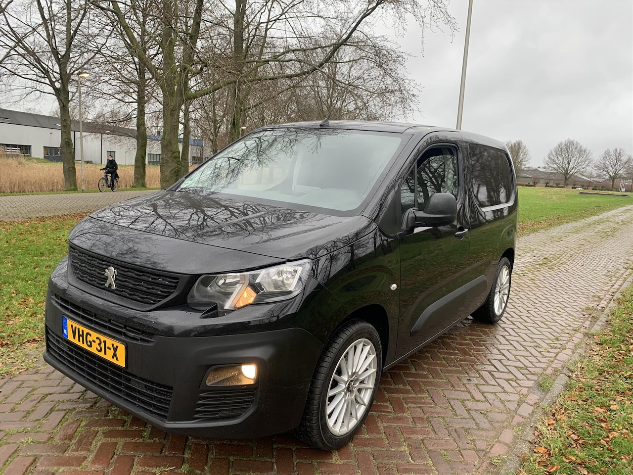 Peugeot Partner - 1.6 BlueHDi 75pk 1000kg Premium EN NAVIGATIE - AutoWereld.nl