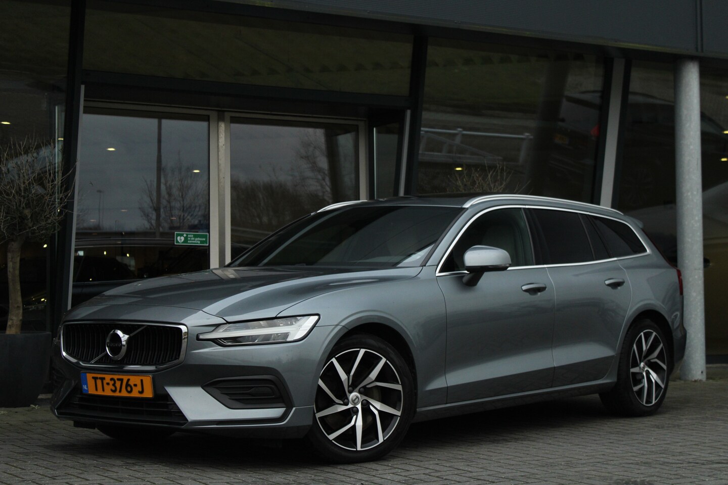 Volvo V60 - T5 Momentum | Business-Pack Connect-Plus | Panoramadak | Parkeerverwarming | Leder | Getin - AutoWereld.nl