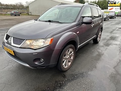 Mitsubishi Outlander - 2.4 Instyle7PERSON 4X4 AUTOMAAT NAVI