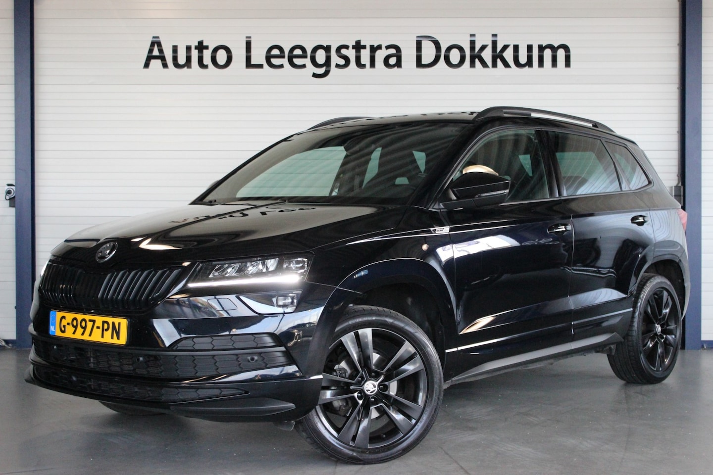 Skoda Karoq - 1.5 TSI ACT Sportline Business Pano | Trekhaak | Virtual Cockpit | Stoelverw. | Canton | C - AutoWereld.nl