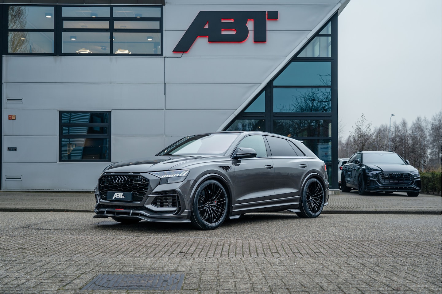 Audi RSQ8 - ABT RSQ8-R 1/125 740Pk Limited Edition Audi Exclusive | Carbon optiek | Alcantara hemel | - AutoWereld.nl