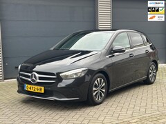 Mercedes-Benz B-klasse - 180 Business Solution Plus AUTOMAAT , 1 e eigenaar, digitaal cocpit, nl auto met nationale