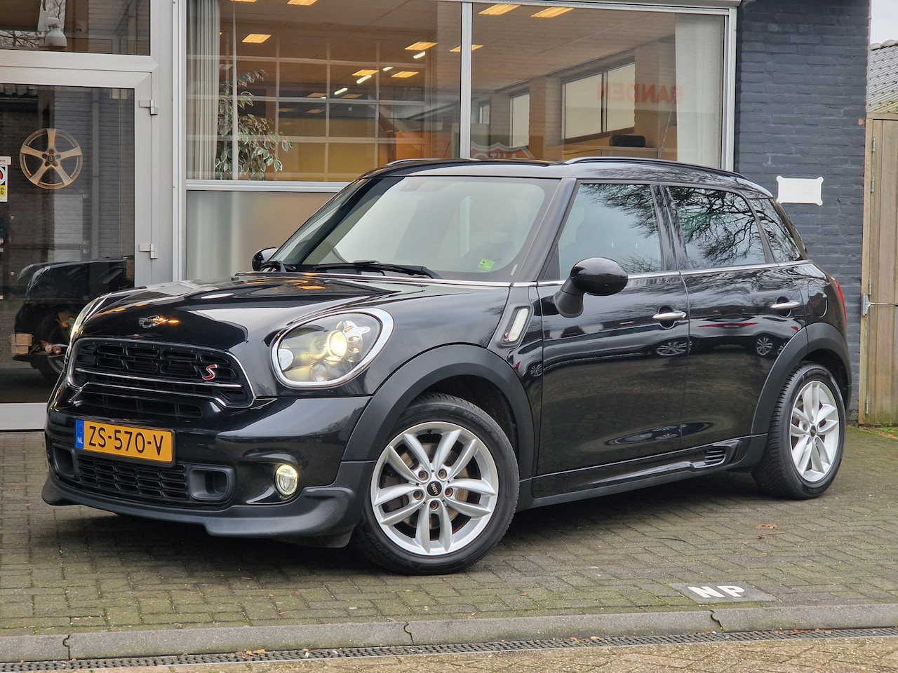 MINI Countryman - Mini 1.6 John Cooper Works Chili JCW-PANO / NAVI / LEDER / VOLL!! - AutoWereld.nl