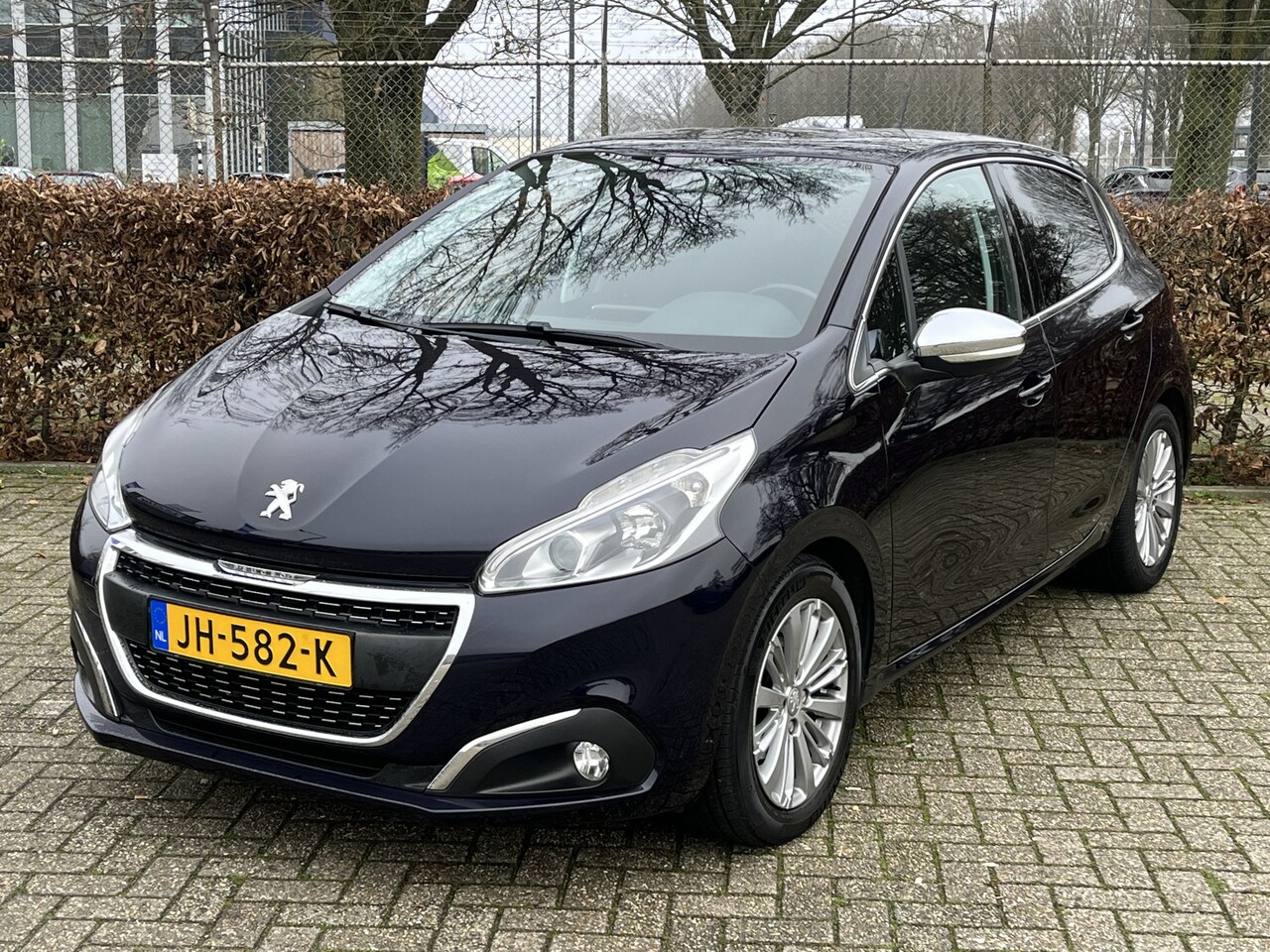 Peugeot 208 - 1.2 PureTech Allure Navigatie, Camera, Dealer onderhouden - AutoWereld.nl