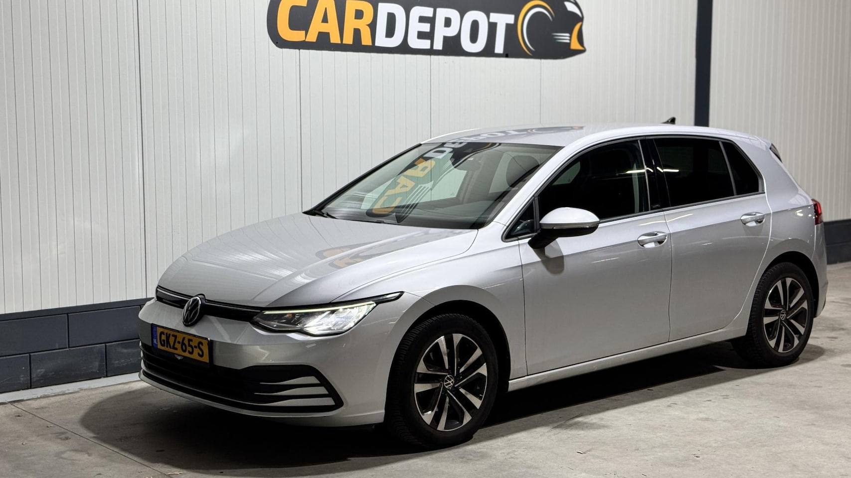 Volkswagen Golf - 1.0 eTSI Life In nieuw staat - AutoWereld.nl