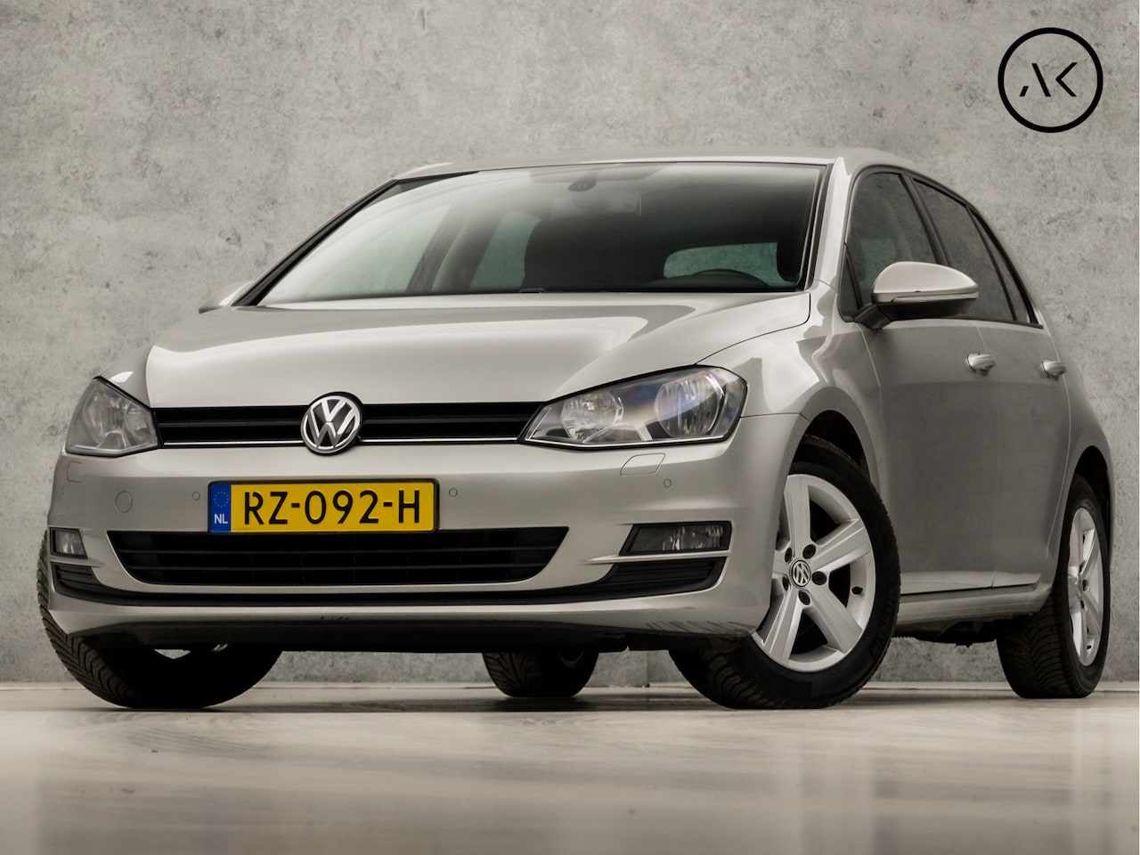 Volkswagen Golf - 1.2 TSI Sportline (SCHERM, STOELVERWARMING, GETINT GLAS, CLIMATE, SPORTSTOELEN, ARMSTEUN, - AutoWereld.nl