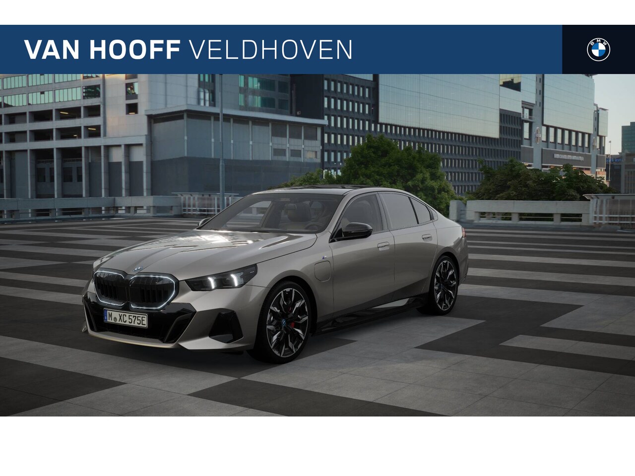 BMW 5-serie - 530e M Sport Automaat / Panoramadak / Trekhaak / Adaptieve LED / Parking Assistant Plus / - AutoWereld.nl