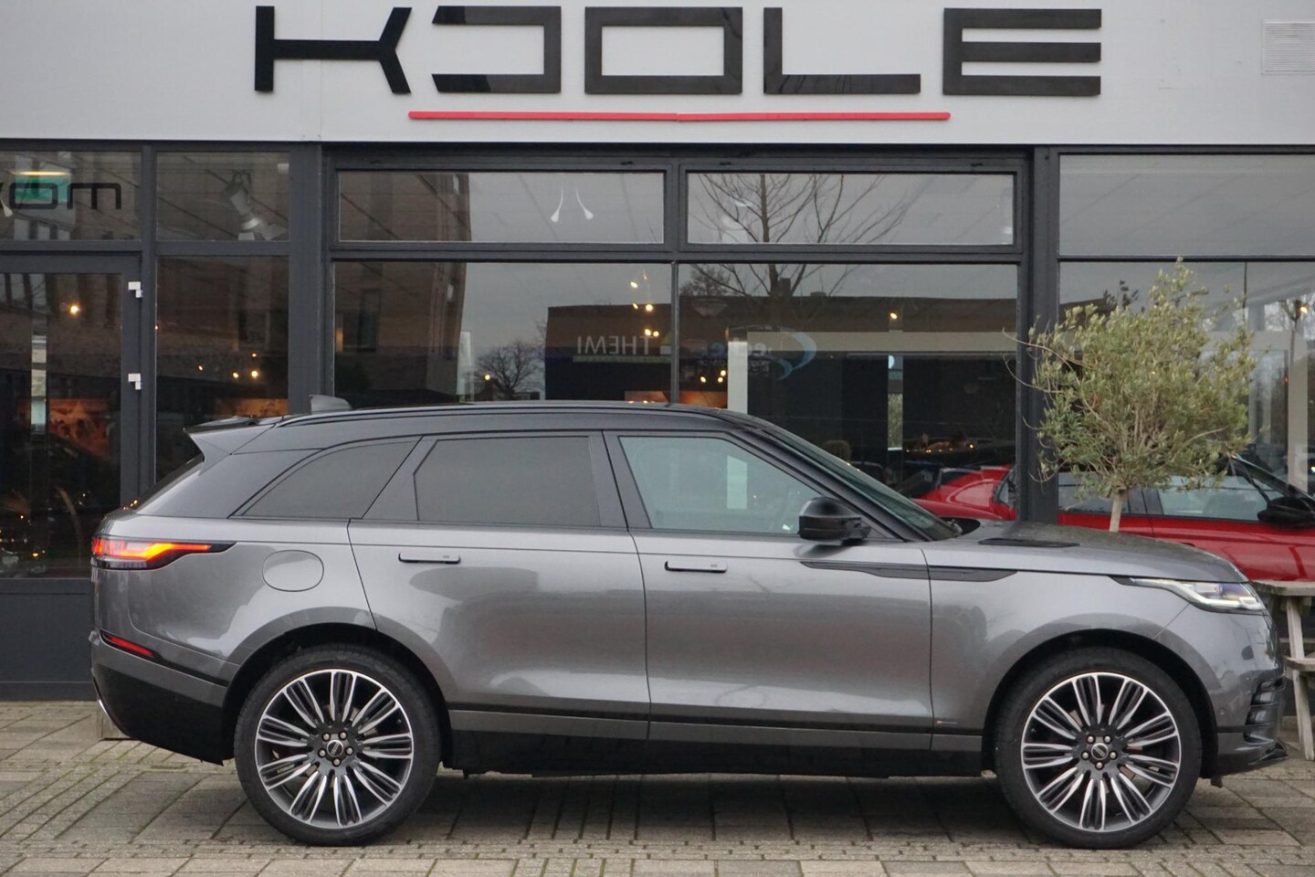 Land Rover Range Rover Velar - 2.0 P300 Turbo AWD R-Dynamic HSE / PANO / HEAD UP - AutoWereld.nl