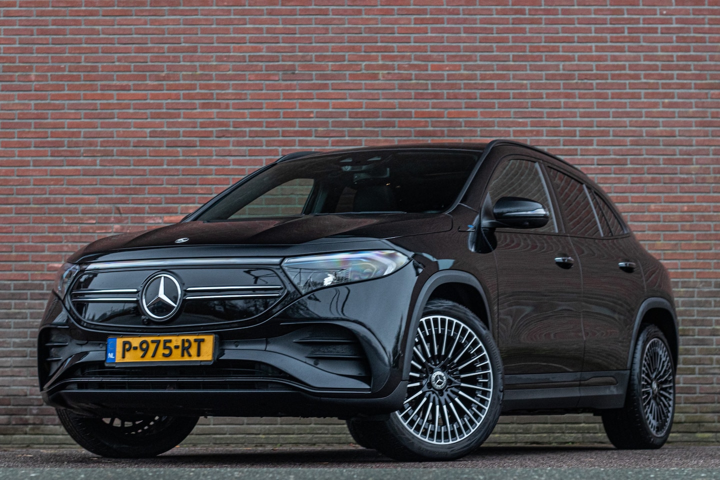 Mercedes-Benz EQA - 250 AMG Night, Panoramadak, Trekhaak, 360 Camera, Keyless, Stoelverwarming, Carplay. - AutoWereld.nl