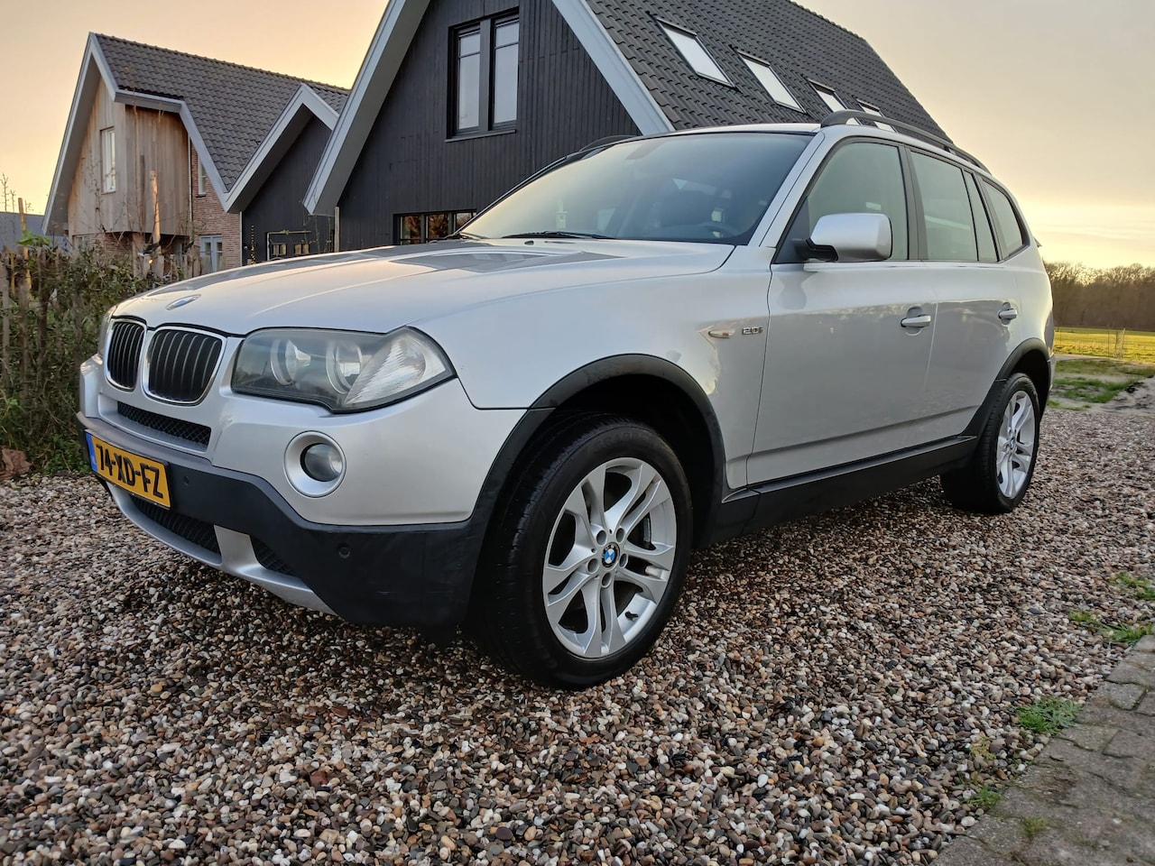 BMW X3 - 2.0i xDrive Executive Airco/Leder/Panoramadak/Trekhaak - AutoWereld.nl