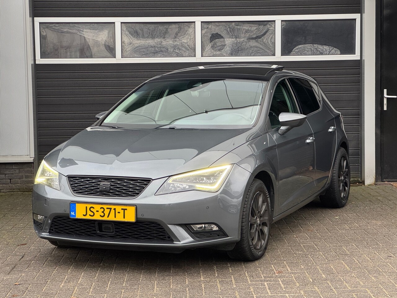 Seat Leon - 1.4 EcoTSI DSG Style Connect Xenon/Led, Pano, Camera, Navi, NAP - AutoWereld.nl