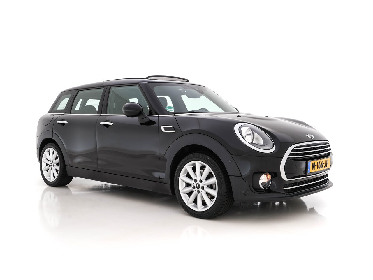 MINI Clubman - Mini 1.5 Cooper Business Aut. *PANO | SPORT-SEATS | NAVI-FULLMAP | AMBIENT-LIGHT | ECC | P - AutoWereld.nl