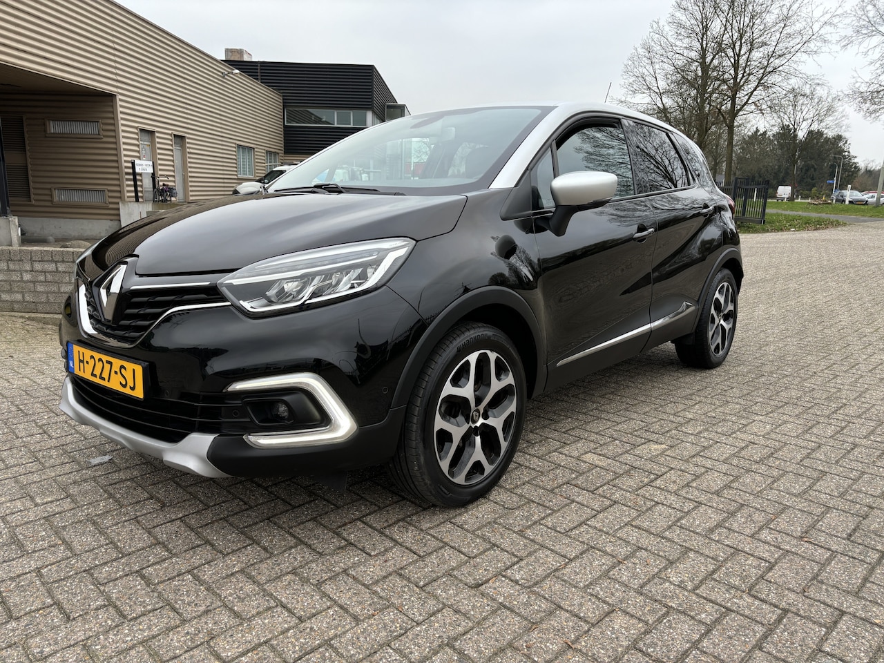 Renault Captur - 0.9 TCe Intens [fm navi,camera,ecc,17``lmv,trekhaak ] - AutoWereld.nl