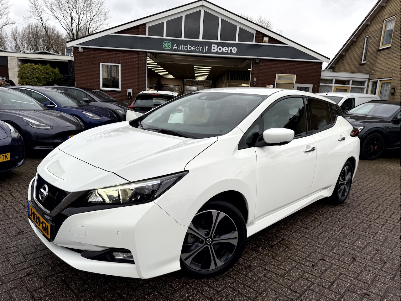 Nissan LEAF - N-Connecta 40 kWh € 12850,- Subsidie, 360° Camera, 17''Lmv, Carplay - AutoWereld.nl