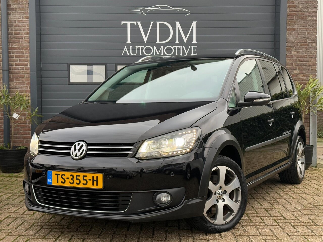 Volkswagen Touran - 1.4 TSI Cross Navi, Pano, Stoelverw, Climate - AutoWereld.nl