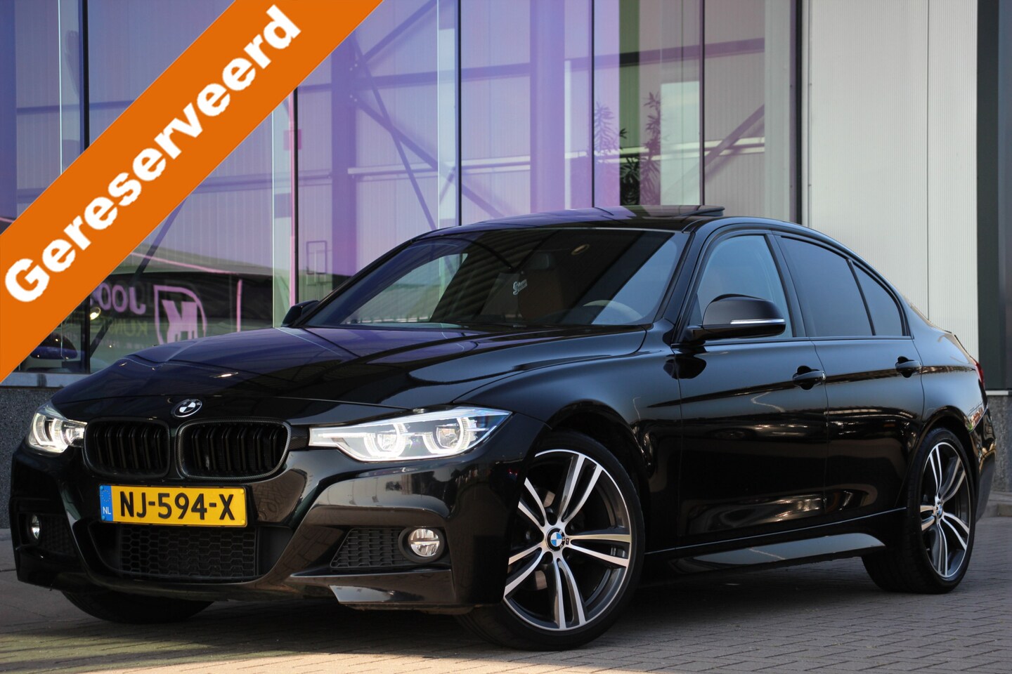 BMW 3-serie - 320i M-Sport | 184PK | Schuifdak | Camera - AutoWereld.nl