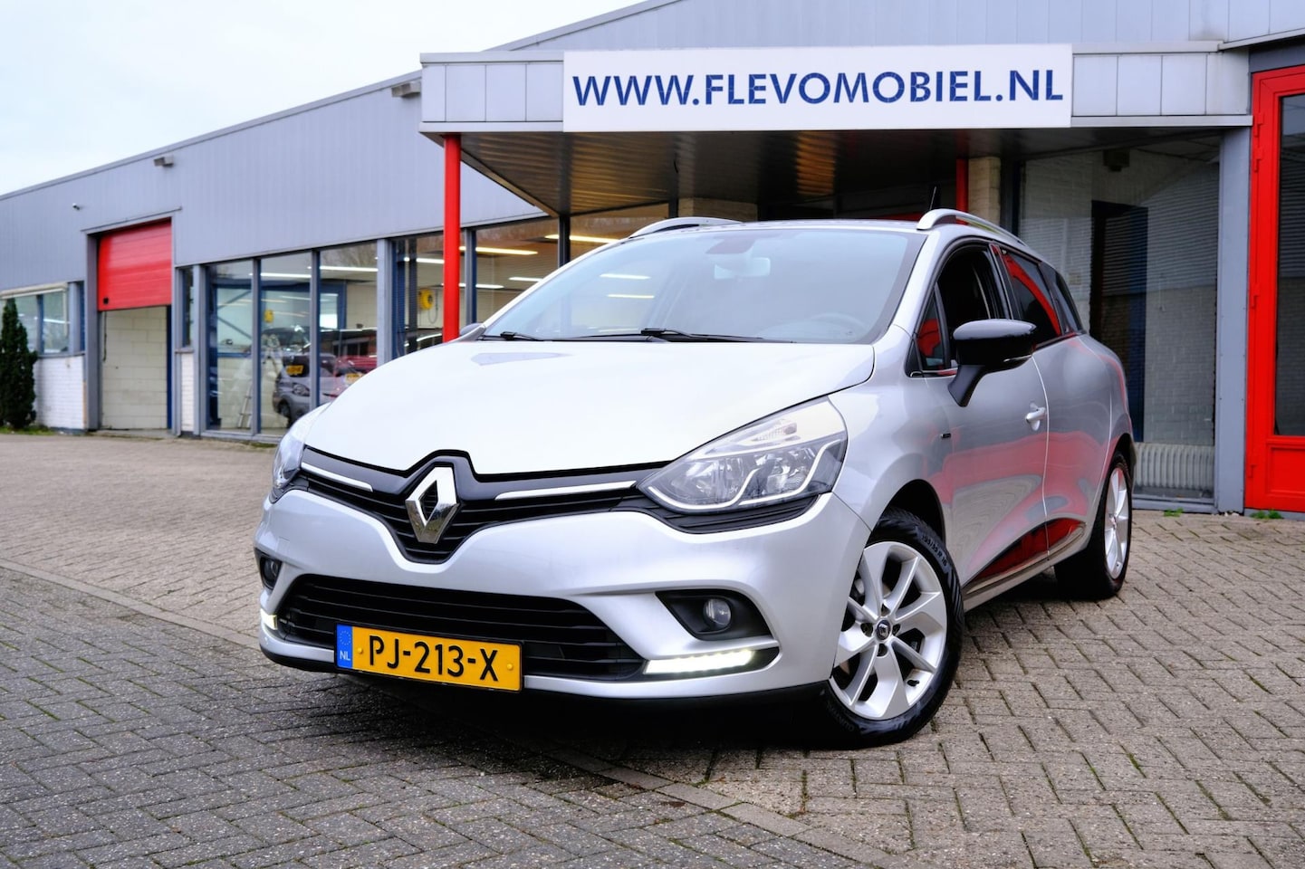 Renault Clio Estate - 1.5 dCi Ecoleader Limited Navi|Clima|LMV - AutoWereld.nl