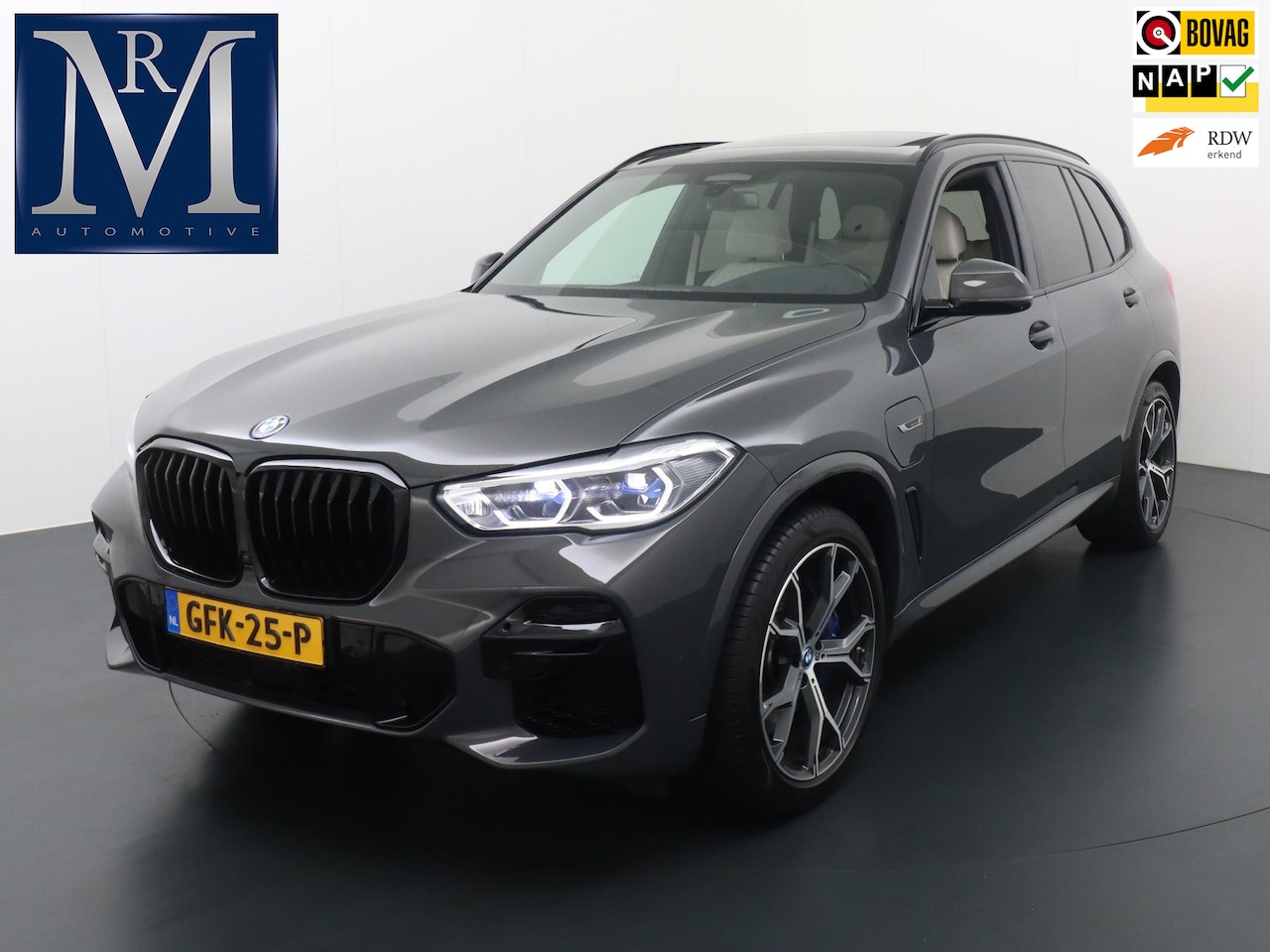 BMW X5 - XDrive45e M SPORT VAN: 79.900,- VOOR: 73.877,- EINDEJAARSVOORDEEL: 6.023,- | INDIVIDUAL IN - AutoWereld.nl