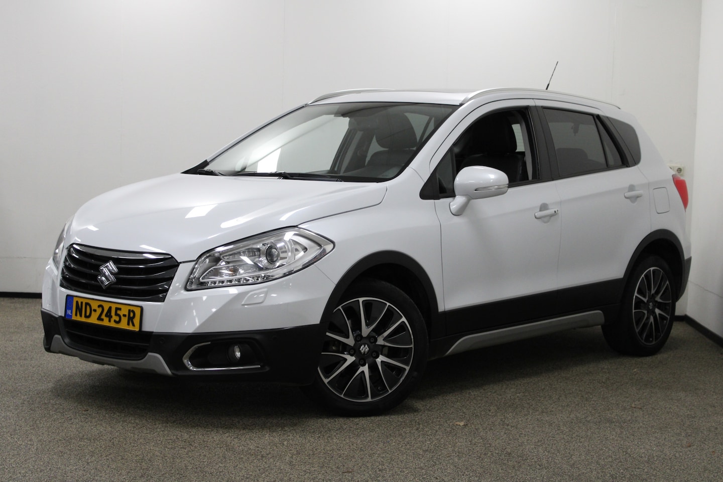 Suzuki SX4 S-Cross - 1.6 High Executive Pano|Navi|Leer|Stoelverw.|Camera - AutoWereld.nl