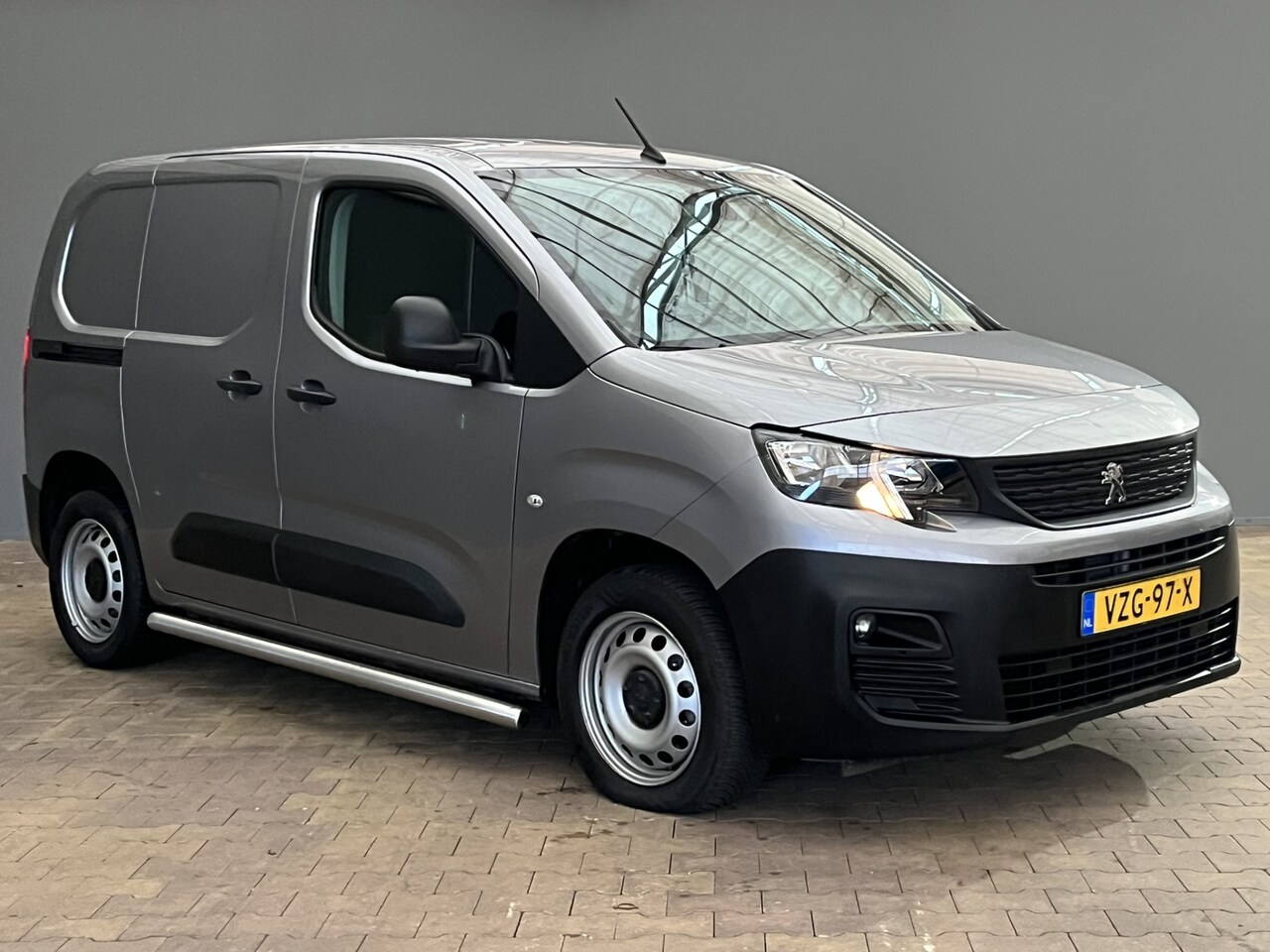 Peugeot Partner - 1.5 BlueHDi 130PK S&S L1 | Navigatie | Trekhaak | Houten Vloer | Parkeersensoren Achter | - AutoWereld.nl