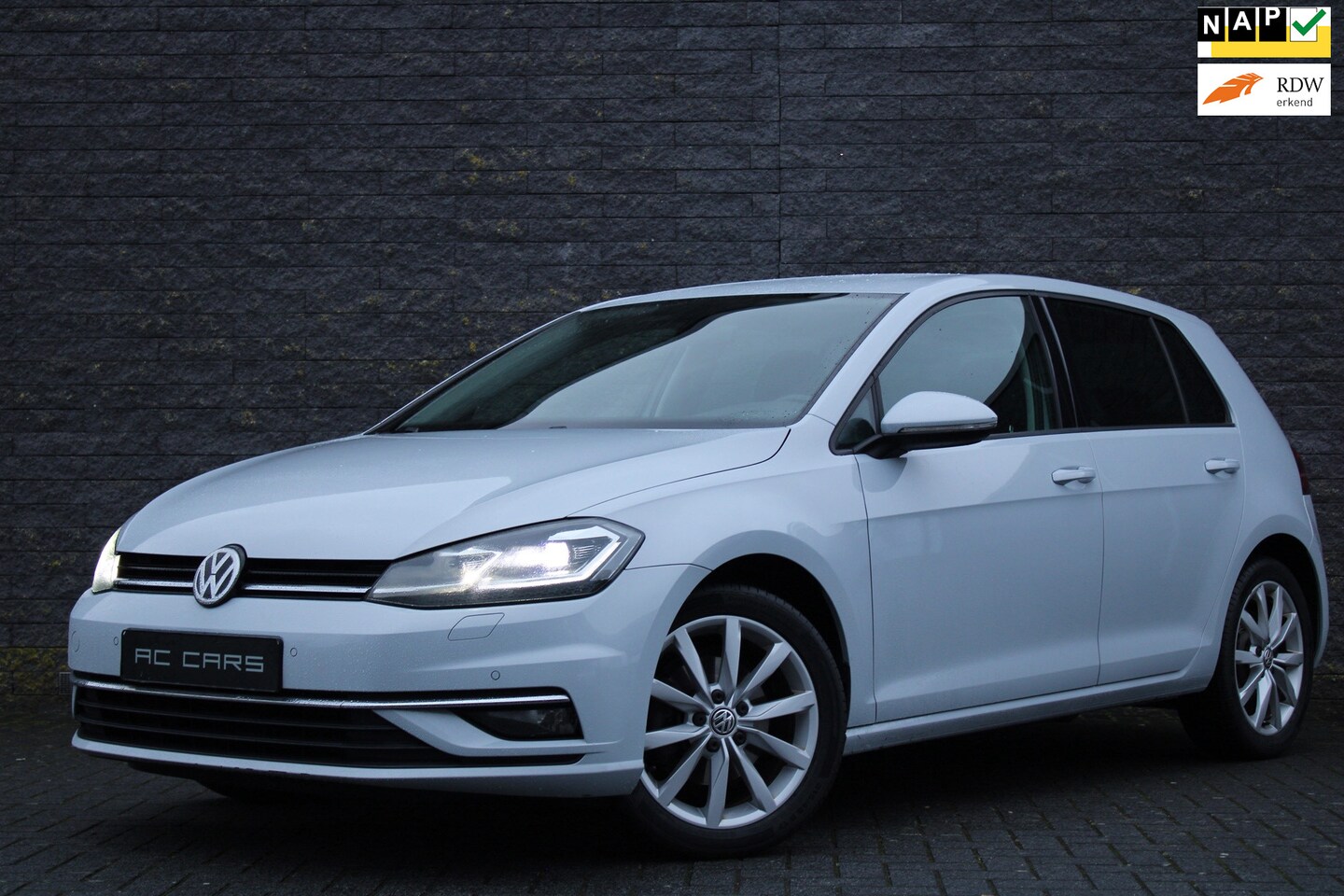 Volkswagen Golf - 1.5 TSI Highline - Facelift/LED/Virtual/Vol! - AutoWereld.nl