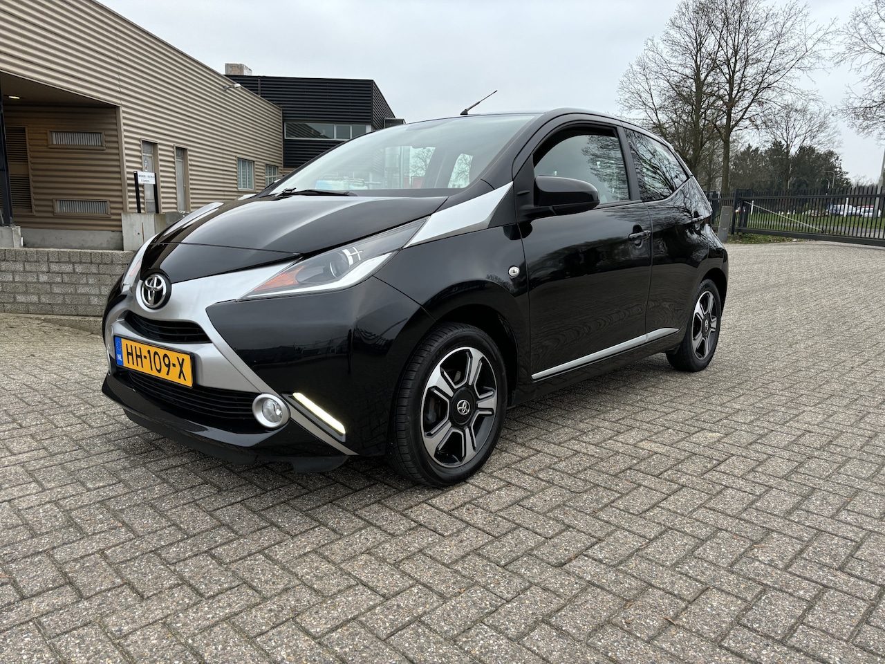 Toyota Aygo - 1.0 VVT-i x-clusiv 5 deurs [ ecc,camera,cruise,lmv ] - AutoWereld.nl