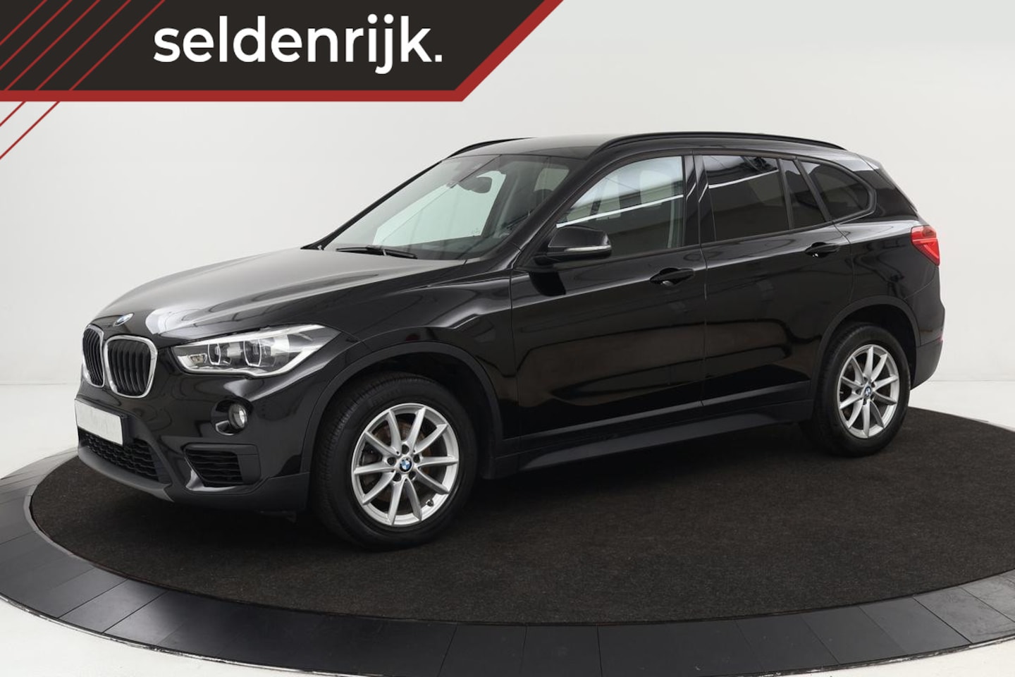 BMW X1 - 18i Advantage | Stoelverwarming | Full LED | Navigatie | Climate control | PDC | Cruise co - AutoWereld.nl