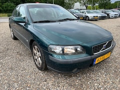 Volvo S60 - 2.4*LEES TEKST