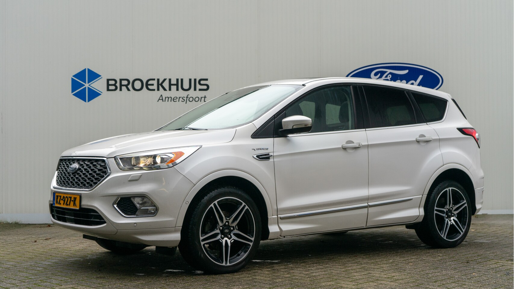 Ford Kuga - 1.5 EcoBoost Vignale | Adaptieve Cruise controle | Stoel, stuur & voorruitverwarming | Ele - AutoWereld.nl