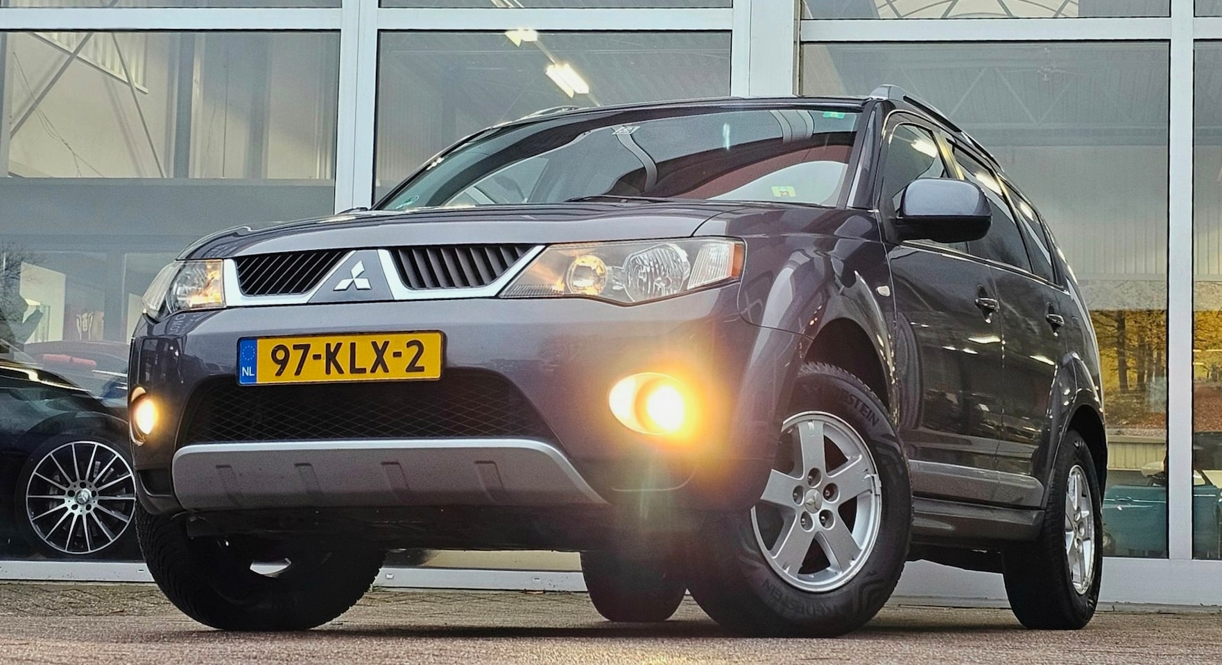 Mitsubishi Outlander - 2.4i Inspire 2WD Special Edition 2e Eigenaar Trekhaak Parkeersensoren - AutoWereld.nl