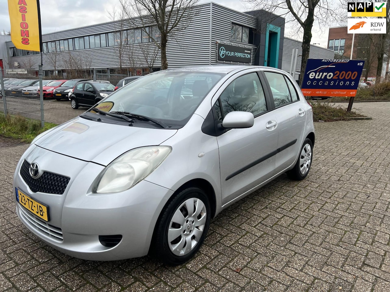 Toyota Yaris - 1.3 VVTi Sol - AIRCO - 5 DEURS - TREKHAAK - NAP ! - AutoWereld.nl