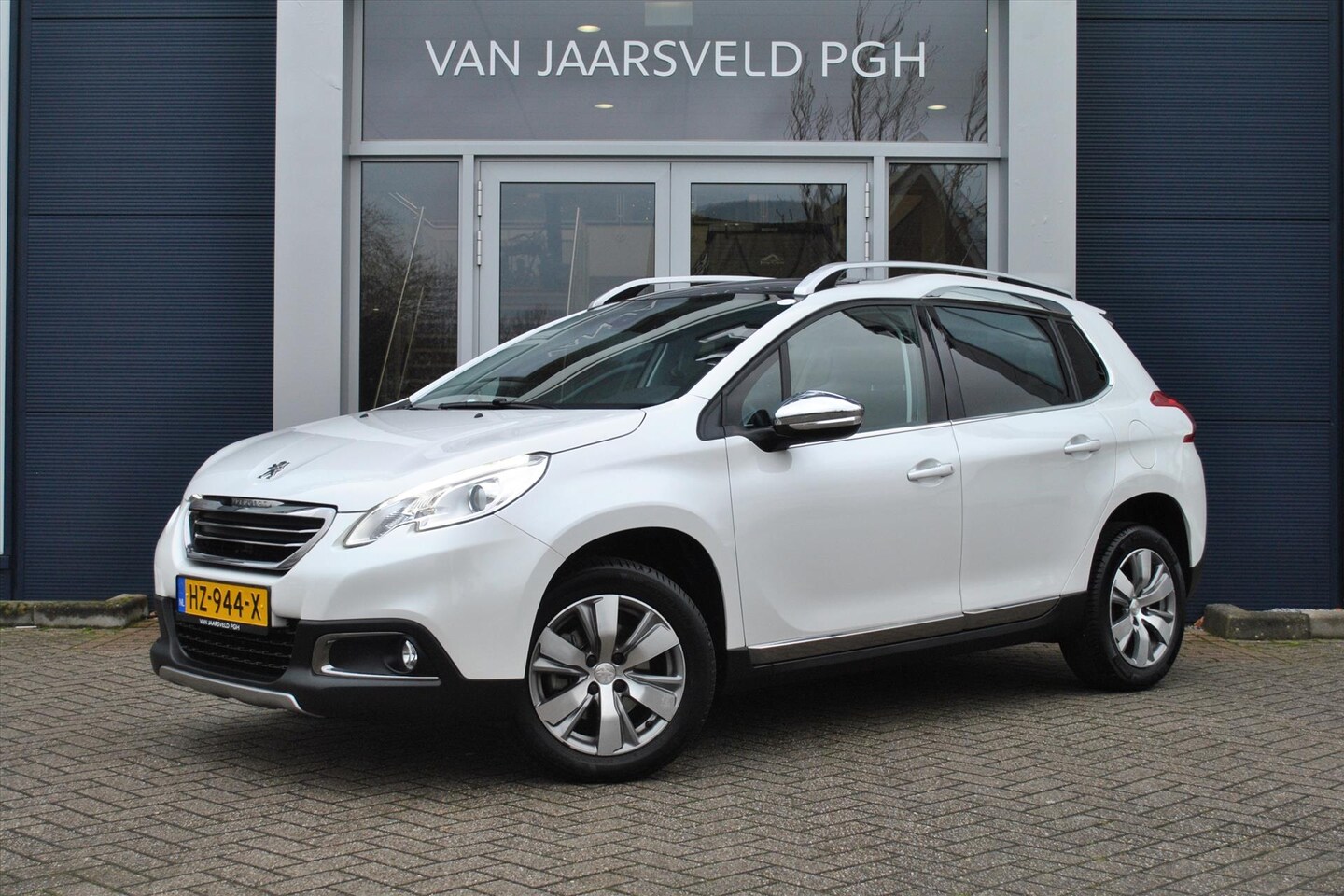 Peugeot 2008 - Allure 1.2 PureTech 110pk Pano / Clima - AutoWereld.nl