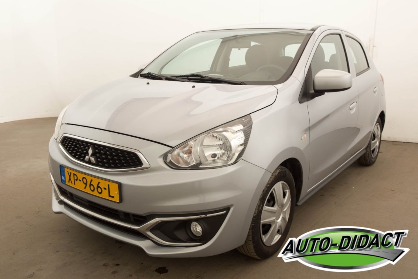 Mitsubishi Space Star - 1.0 67.628 km Cool+ - AutoWereld.nl