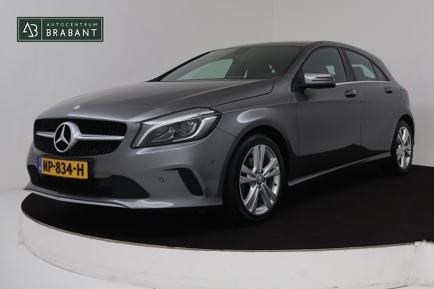 Mercedes-Benz A-klasse - 180 Prestige Automaat (NAVIGATIE, CAMERA, CLIMATE, STOELVERWARMING, NL-AUTO, GOED ONDERHOU - AutoWereld.nl