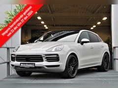 Porsche Cayenne Coupé - 3.0 E-Hybrid Platinum Edition Sportdesign Krijt 462pk Pano Luchtvering ACC Bose Sportuitla