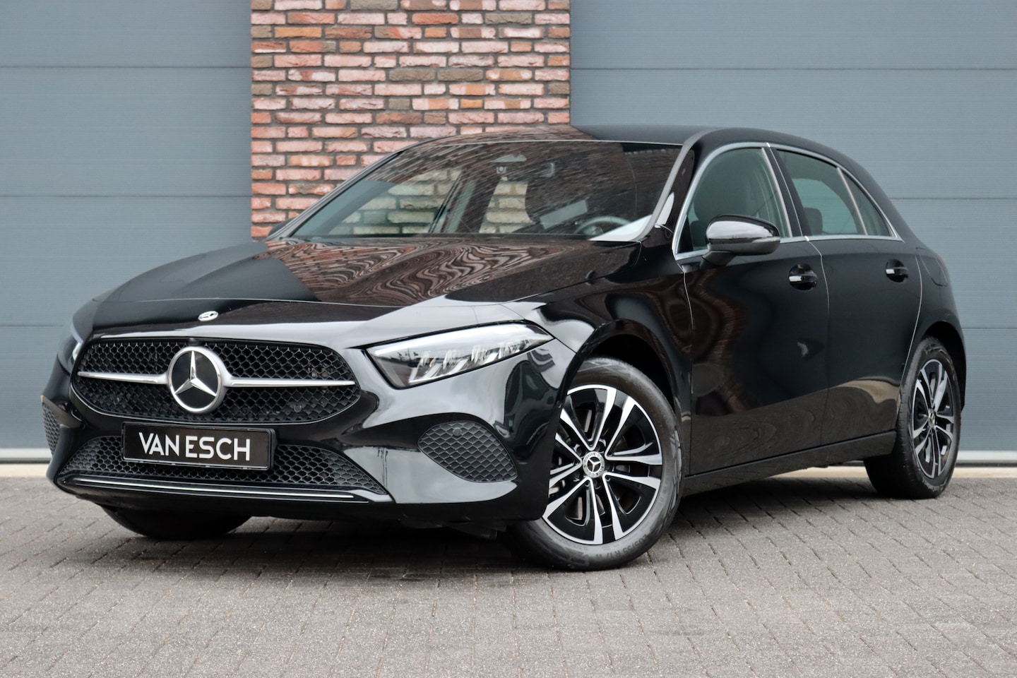 Mercedes-Benz A-klasse - 250 e Luxury Line Aut8 | Facelift | Widescreen | Camera | Stoelverwarming | Zitcomfortpakk - AutoWereld.nl