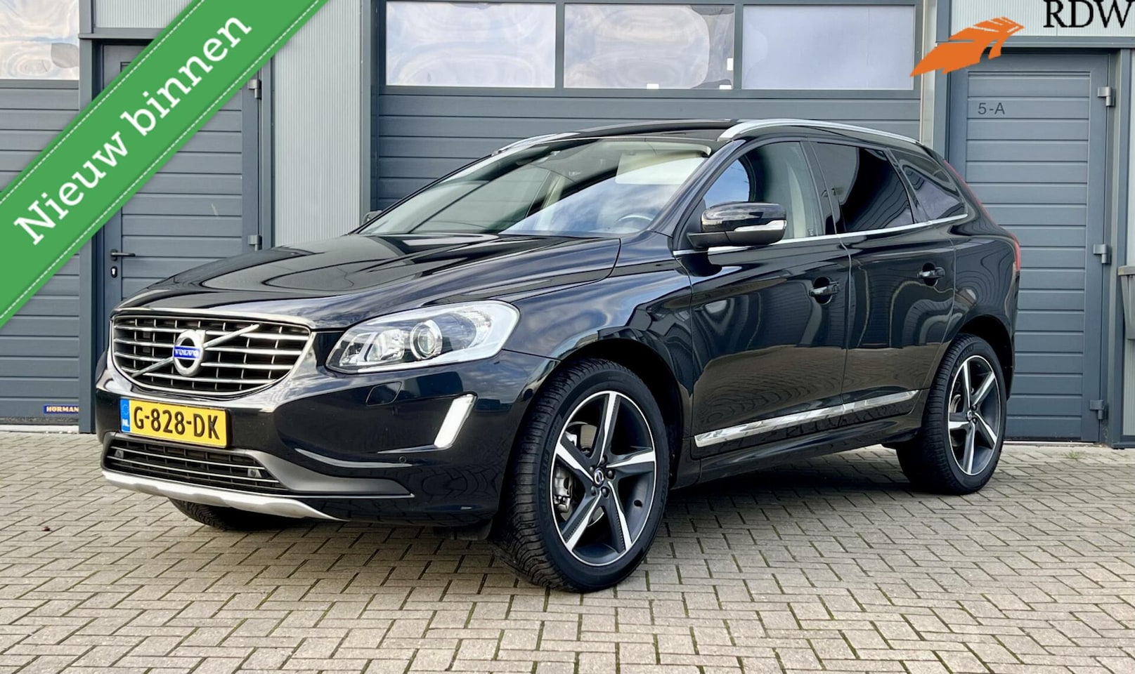 Volvo XC60 - 2.4 D5 AWD 5 Cil. 215pk Summum | Automaat | UNIEK | Trekhaak Afnb. | Camera | 20'' | Leer - AutoWereld.nl